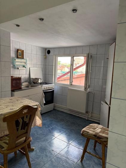 Apartament 3 camere + curte + boxa | Etaj 1 | La doar 3 statii de Piata Unirii | Zona Trafic Greu - 1