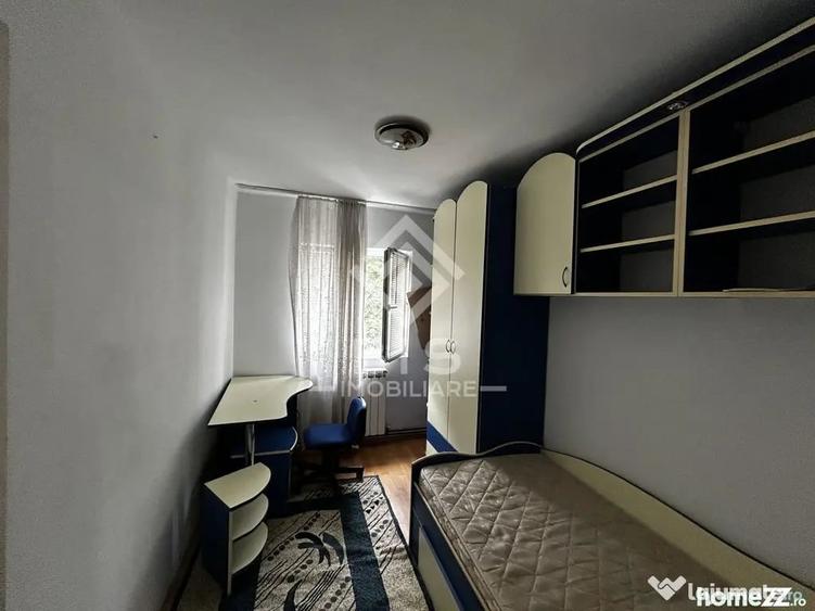 Apartament cu 4 camere decomandat în Central