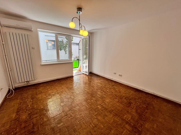 Apartament cu 3 camere semidecomandat în Grigorescu
