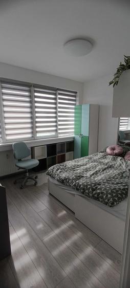 Apartament cu 3 camere semidecomandat în 1 Mai