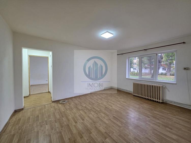 Apartament cu 2 camere semidecomandat în Gojdu