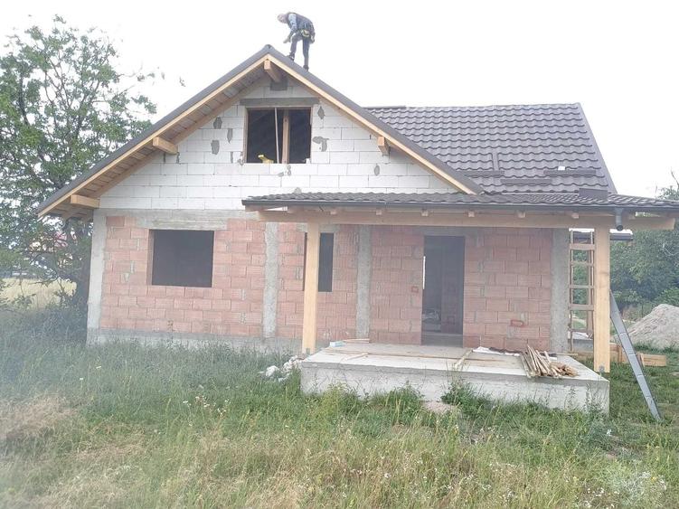 Casă cu 3 camere în Dumbrava