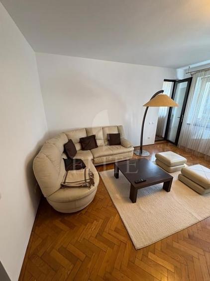 Apartament cu 3 camere decomandat în Plopilor