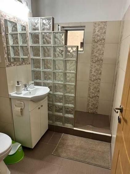 Inchiriez apartament 3 camere - 4