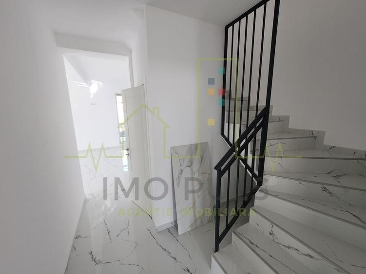 Duplex cu 5 camere cu Canalizare în Dumbrăvița