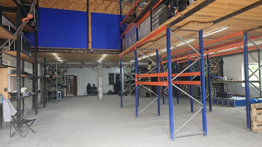 Spațiu industrial, de 300 mp, în Tunari