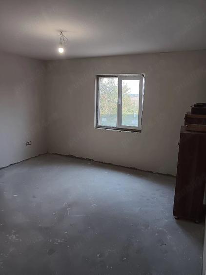 Casă cu Teren 2000 Mp în Sârbova