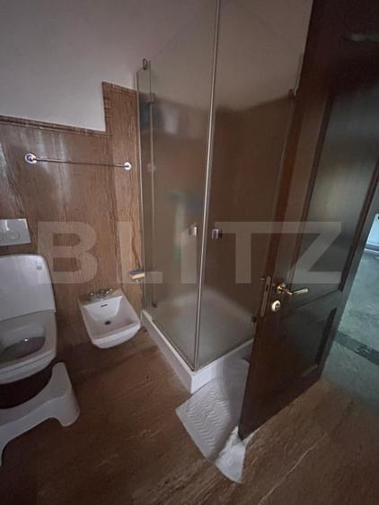 Casă individuală cu 8 camere cu Piscina în Dumbrăvița