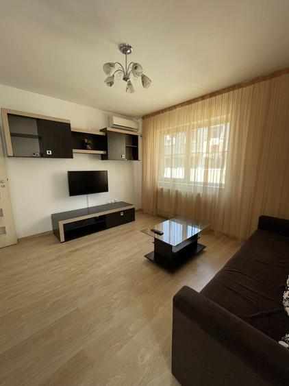 Apartament cu 2 camere decomandat în Roșu