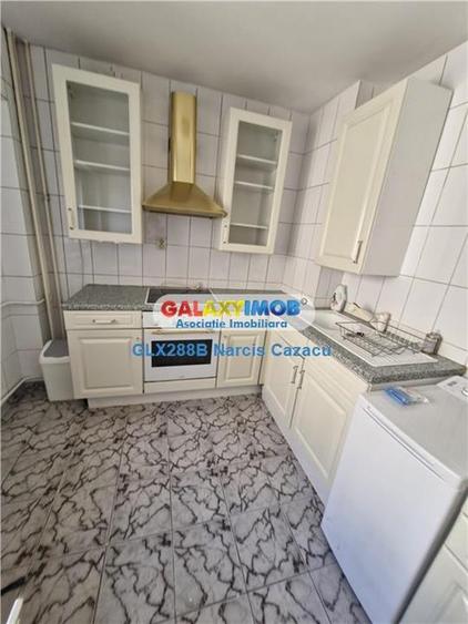 Apartament cu 2 camere semidecomandat, mobilat în P-ța Victoriei