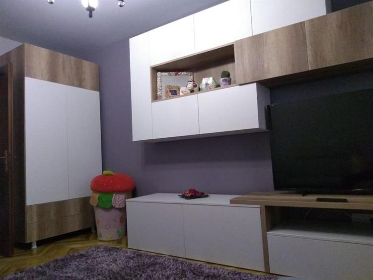 Apartament cu 3 camere decomandat, mobilat în Mircea cel Bătrân
