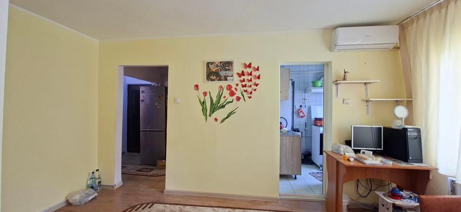 Apartament cu 3 camere în Micro 40