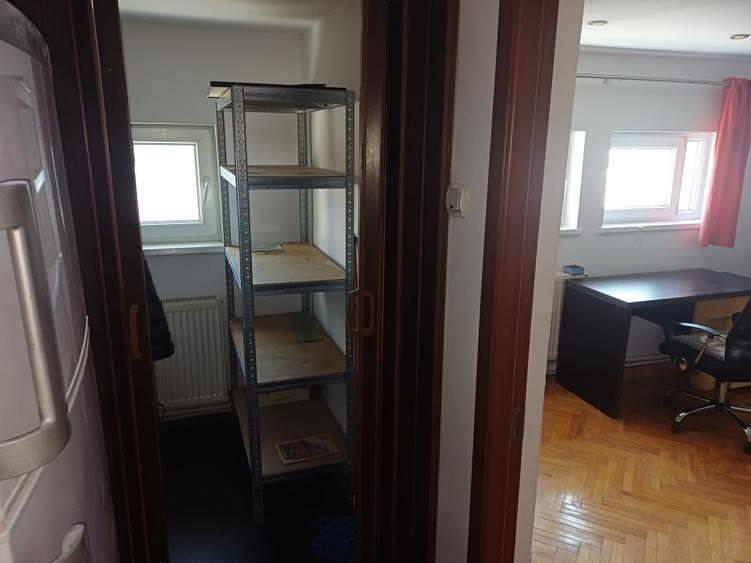 Apartament cu 3 camere semidecomandat în 1 Mai