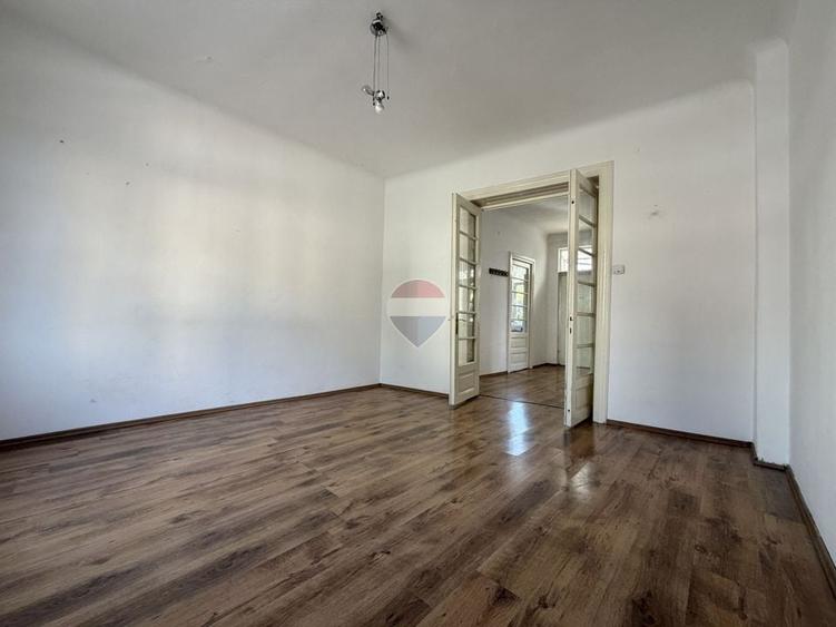 Duplex cu 3 camere cu Teren 182.5 Mp în Eroii Revoluției