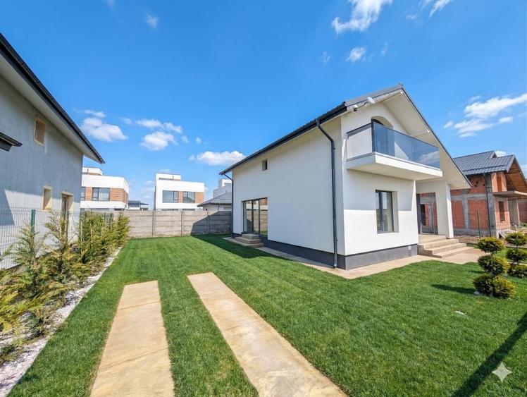 Casă individuală cu 5 camere cu Teren 300 Mp în Tunari