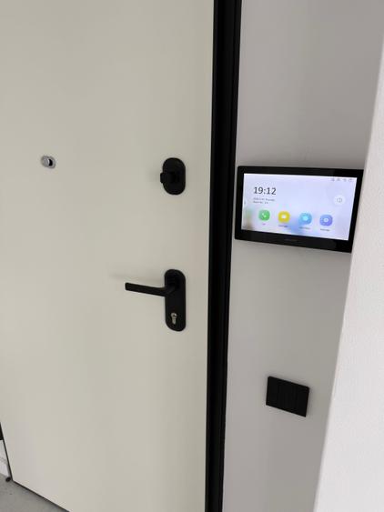 Apartament cu 3 camere decomandat în Titan