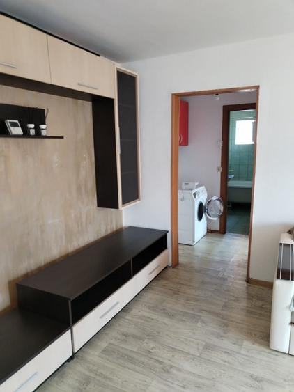 Apartament cu 2 camere semidecomandat în Brazda lui Novac