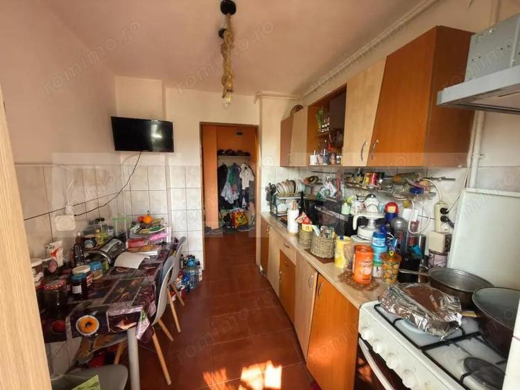 Apartament cu 3 camere decomandat în Sud