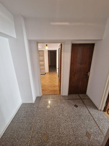 Apartament cu 3 camere decomandat în Universitate