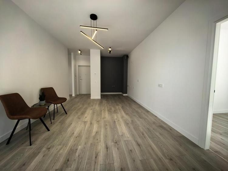 Apartament cu 3 camere semidecomandat în Baza 3