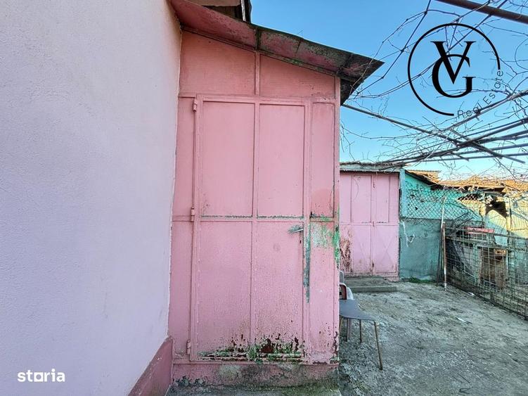 Casă cu 3 camere semidecomandat cu Teren 387 Mp în Lumina