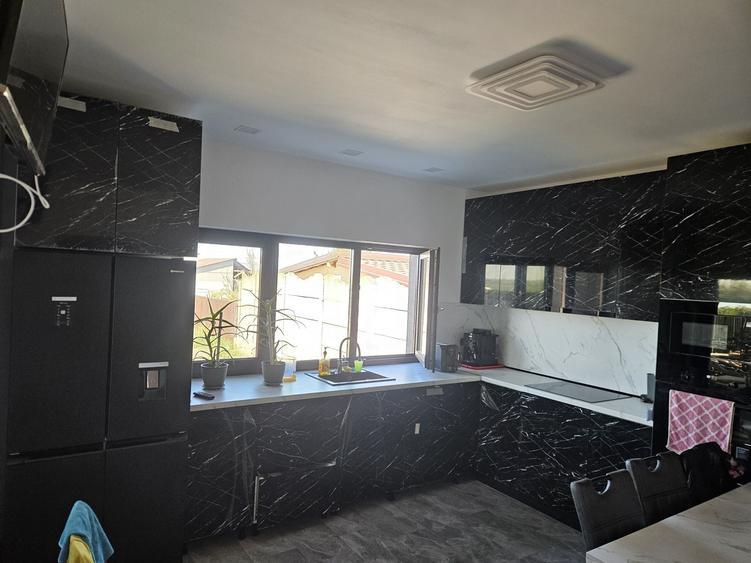 Casă cu 3 camere în Mândruloc