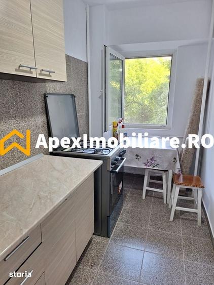 Garsonieră decomandată în Tei