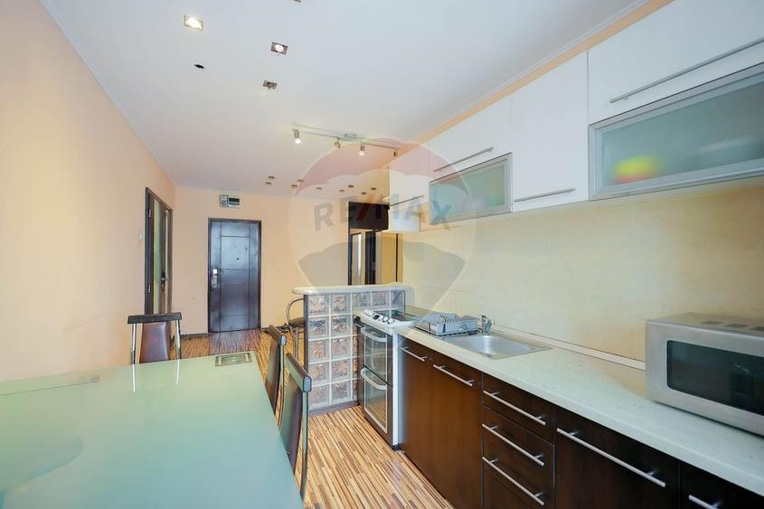 Apartament cu 3 camere decomandat în Nufărul