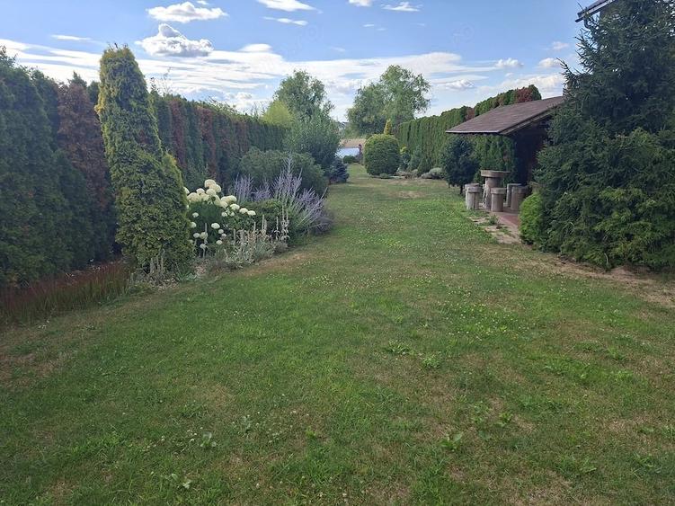 Casă cu 6 camere cu Teren 1750 Mp în Apa