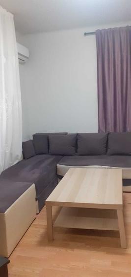 Apartament cu 3 camere semidecomandat în Regina Elisabeta