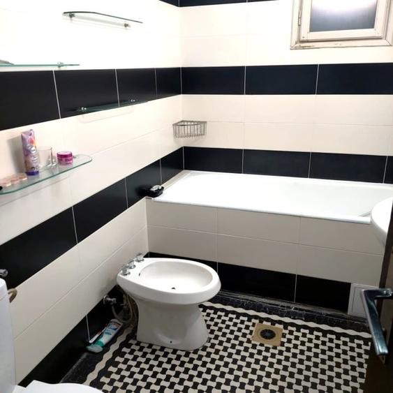 Apartament cu 4 camere circular, mobilat în P-ța Romană