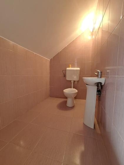 Apartament cu 3 camere semidecomandat, mobilat în Girocului