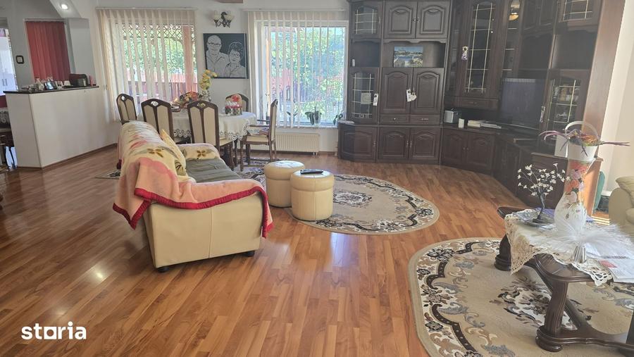 Casă cu 5 camere cu Teren 1159 Mp în Ceangăi