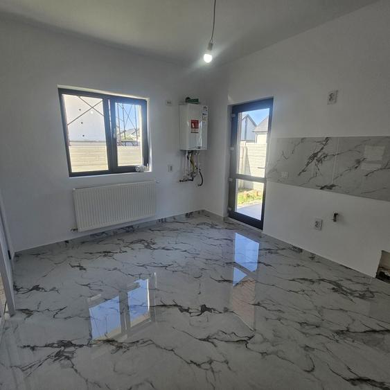 Casă cu 4 camere în Central
