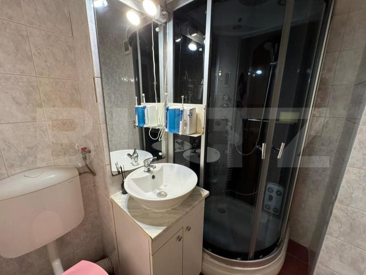 Apartament cu 4 camere decomandat, mobilat în Central
