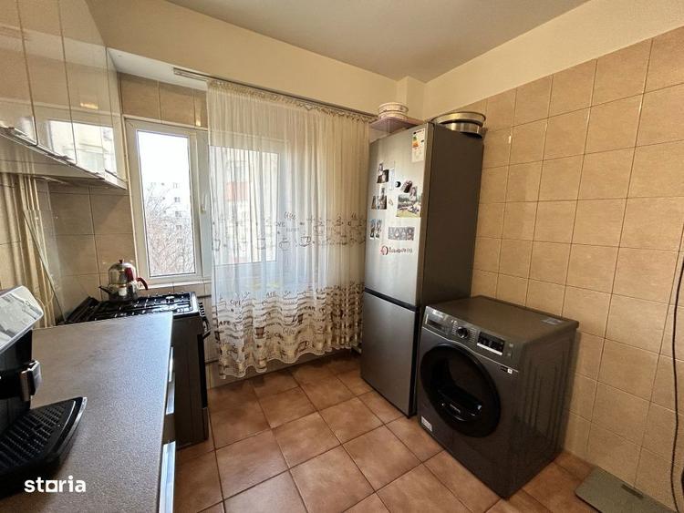 Apartament cu 3 camere decomandat, mobilat în Titan