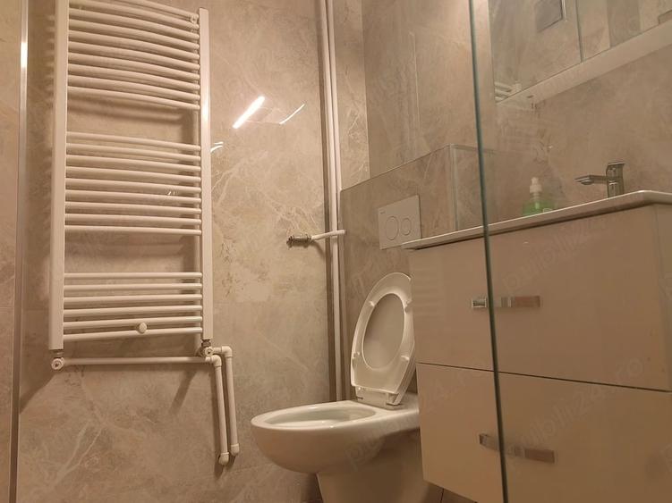 Garsonieră decomandată în Carrefour