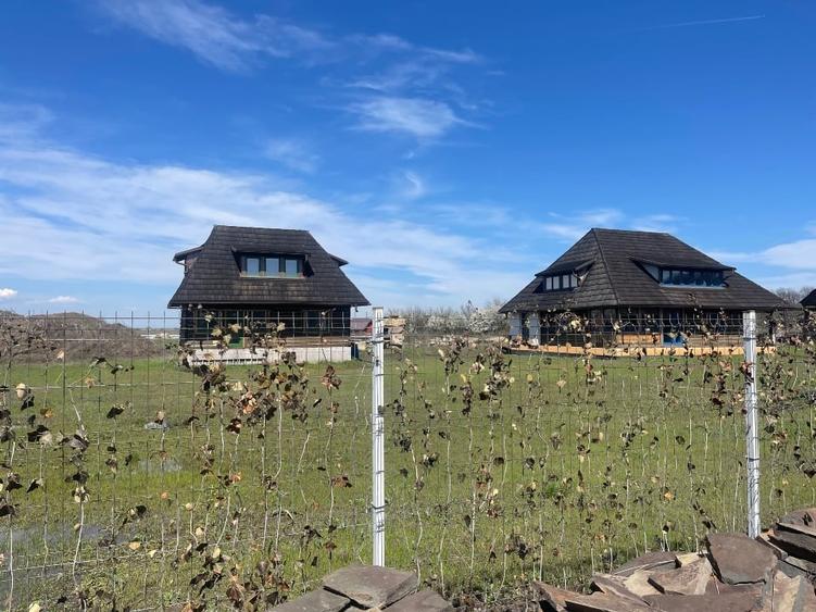 Teren Construcții intravilan de 800 mp, în Runcu