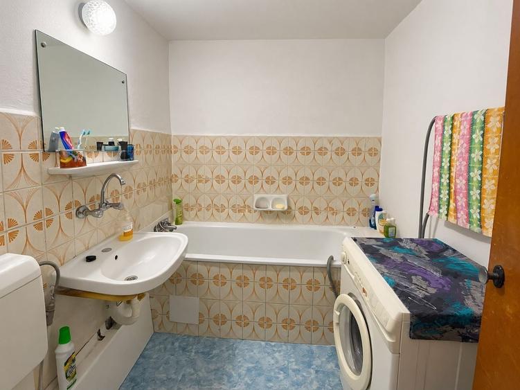 Apartament cu 3 camere decomandat, mobilat în Baicului