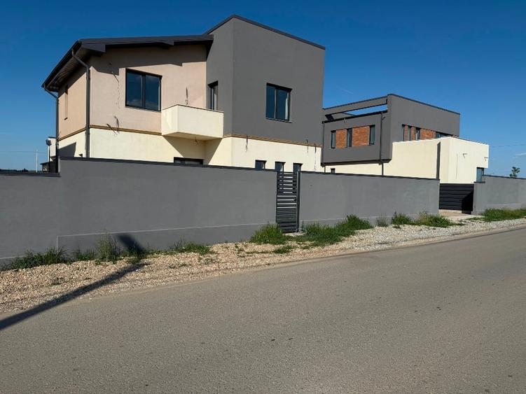 Casă individuală cu 5 camere cu Teren 330 Mp în Brazda lui Novac