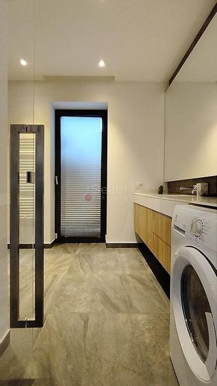Apartament cu 3 camere semidecomandat, mobilat în Central