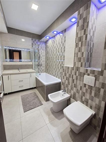 Apartament cu 3 camere nedecomandat, mobilat în Tractorul