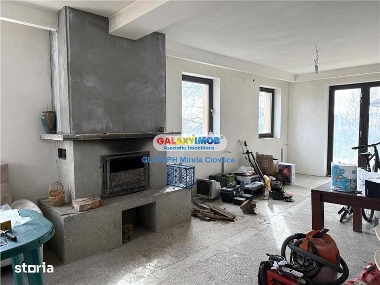 Casă cu 6 camere cu Teren 1000 Mp în Păulești