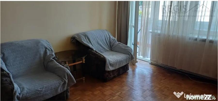Apartament cu 2 camere semidecomandat în Tractorul
