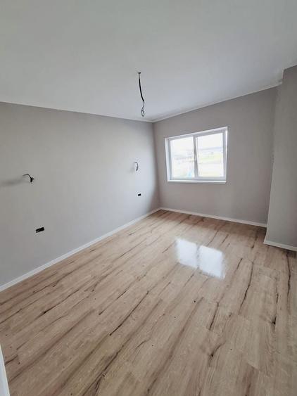 Duplex cu 4 camere cu Canalizare în Moșnița Veche