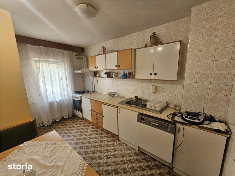 Apartament cu 4 camere decomandat în Central