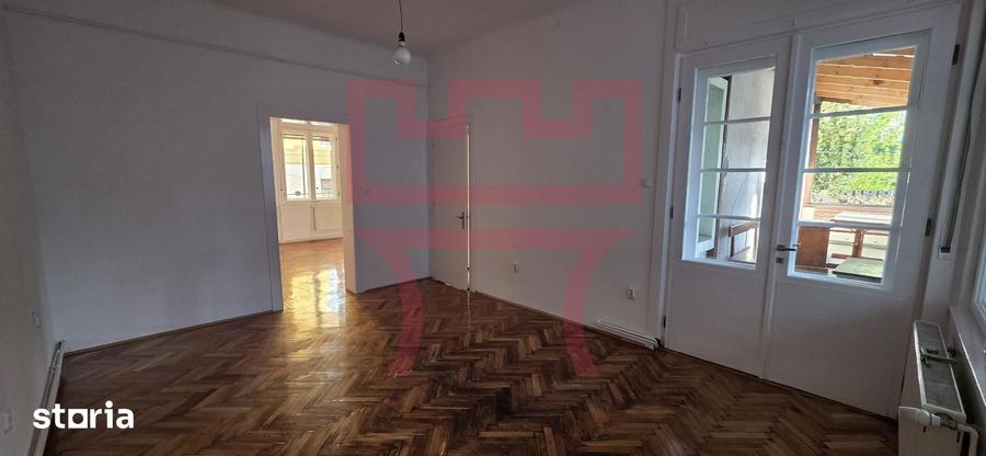 Apartament cu 5 camere în Central