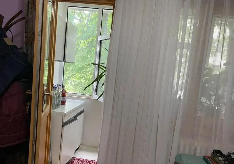 Apartament cu 3 camere semidecomandat, mobilat în Tătărași