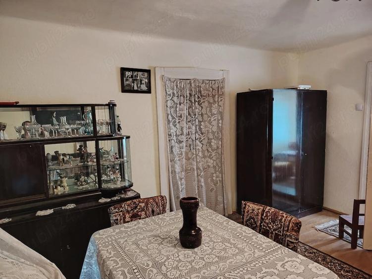 Casa 2 camere, baie, bucatrie - casa se vinde cu anexe gospodaresti si teren de 5000 mp, livada prun - 8