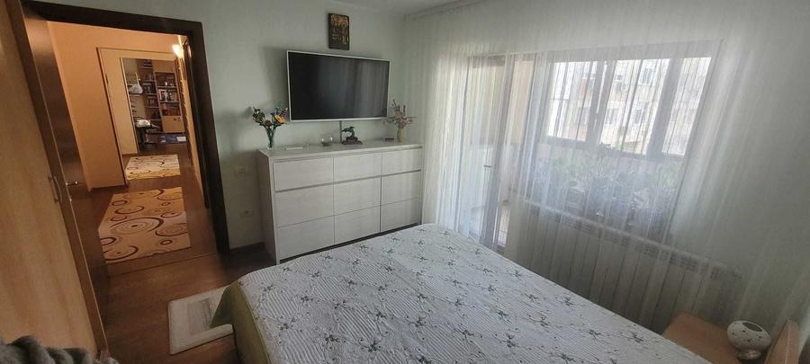 Apartament cu 3 camere decomandat în CET